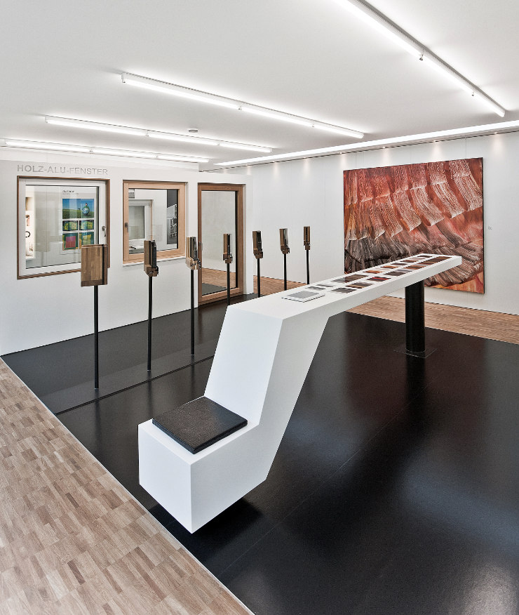 Logo Showroom